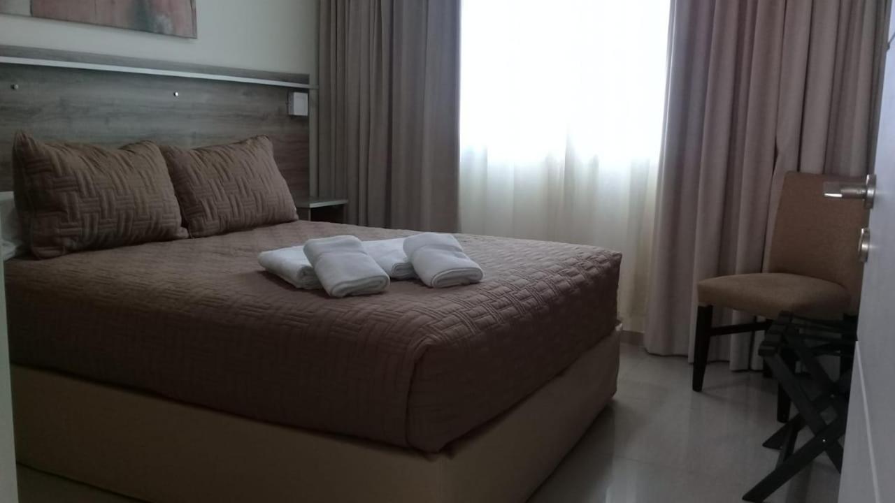 Illia 121 Apart Hotel Neuquén Zimmer foto